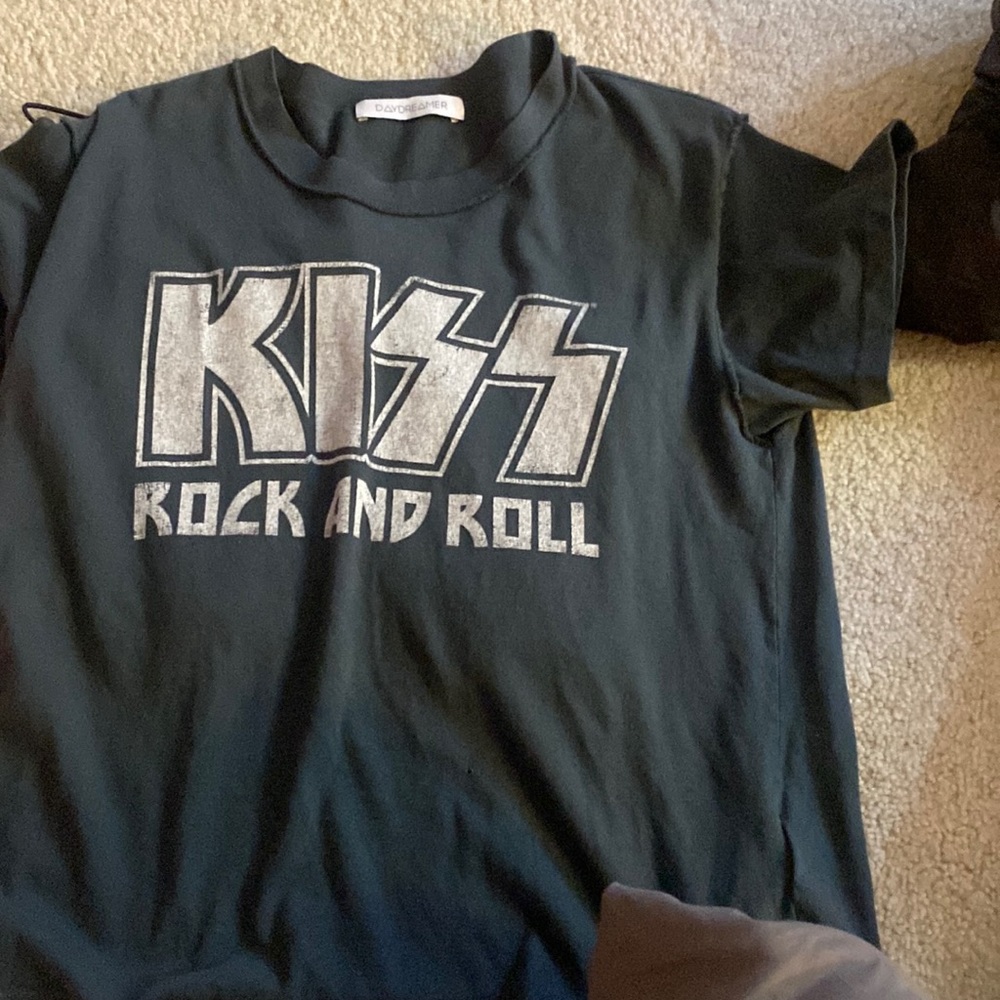 Kiss graphic tee